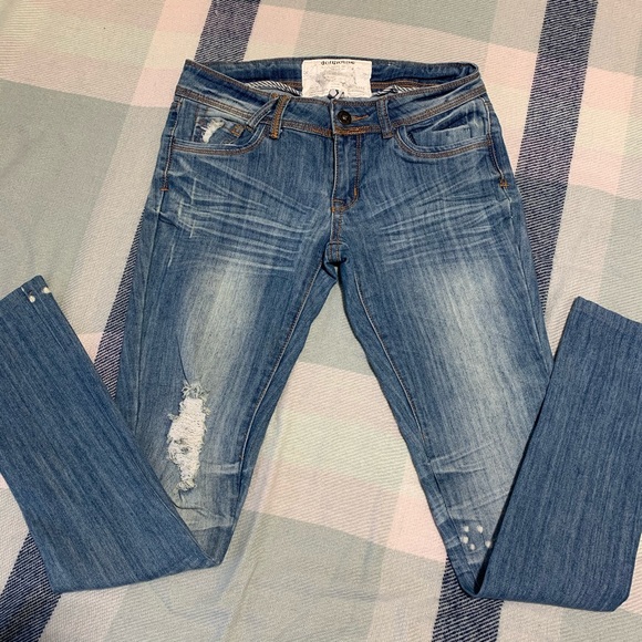 DOLLHOUSE Ripped Jeans - Picture 5 of 11